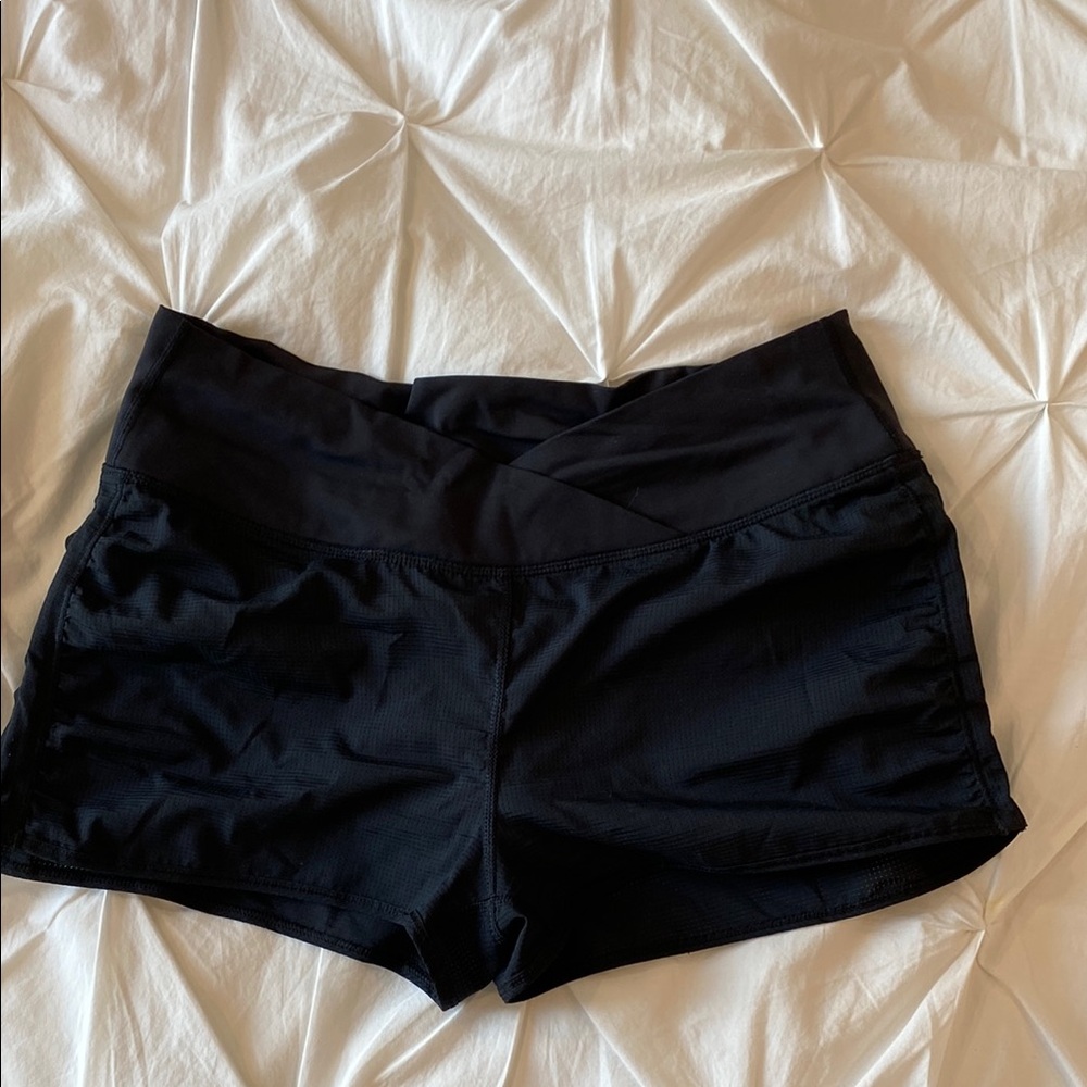 Lululemon Women's Black Shorts - size 8